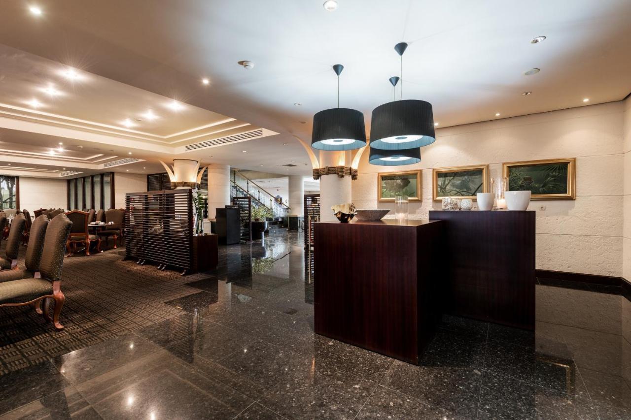 Hotel Alvalade Luanda Esterno foto