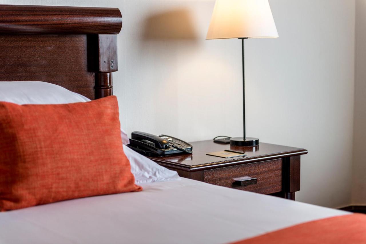 Hotel Alvalade Luanda Esterno foto