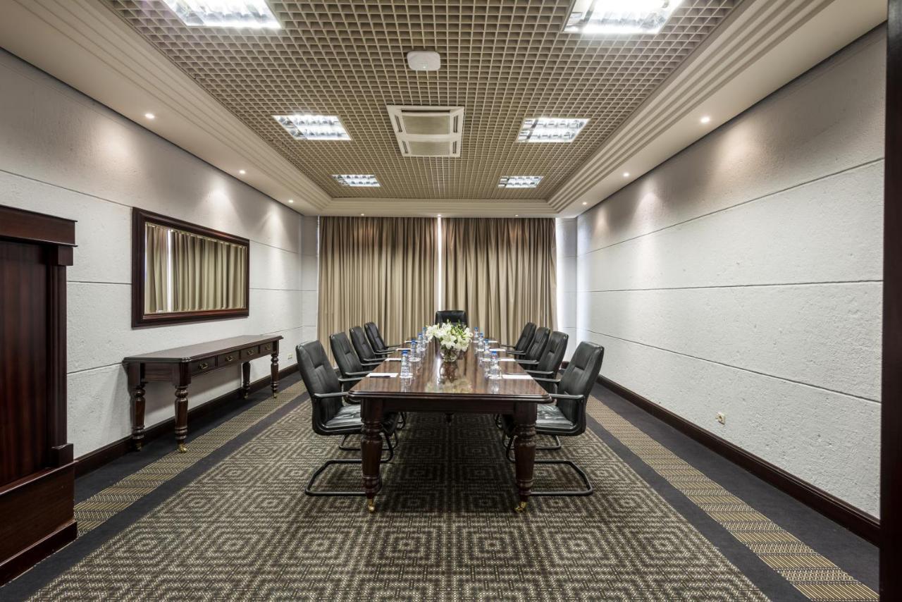 Hotel Alvalade Luanda Esterno foto
