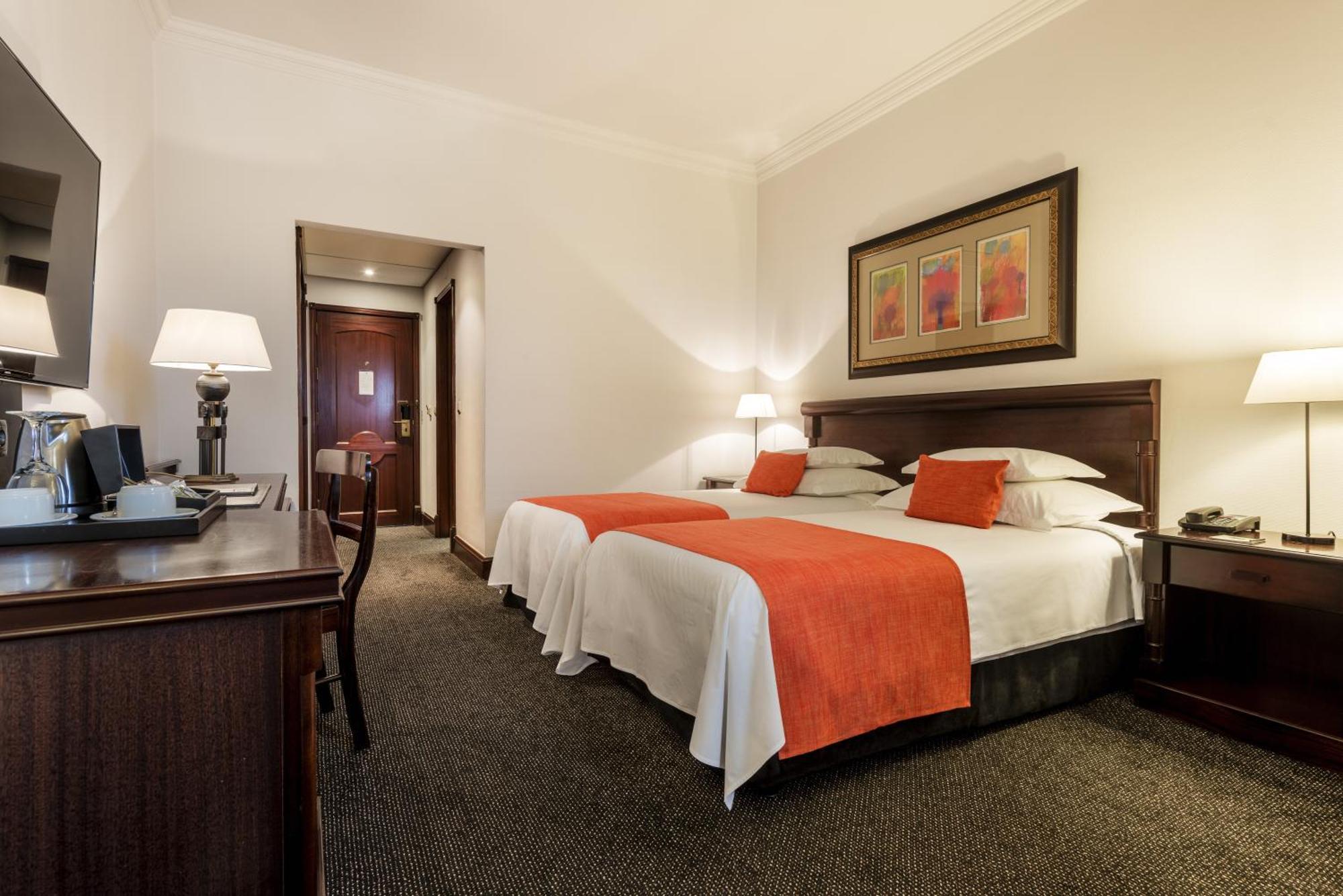 Hotel Alvalade Luanda Esterno foto